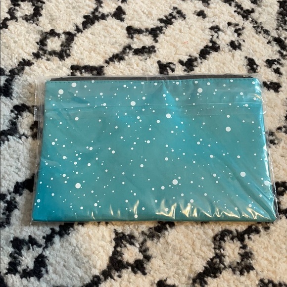 🦁 2 for $10 Cosmetic bag - Picture 2 of 5